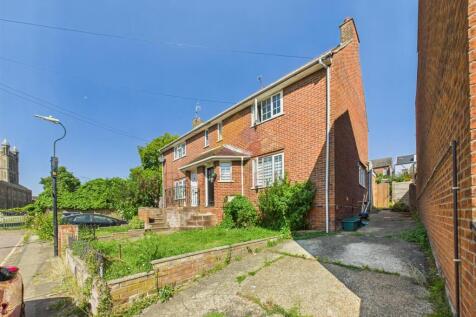 St Julian Grove, Colchester CO1 2 bed semi