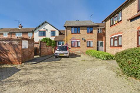 Stable Close, Colchester CO3 2 bed apartment for sale