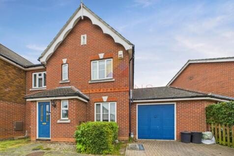 Titus Way, Colchester CO4 3 bed terraced house for sale