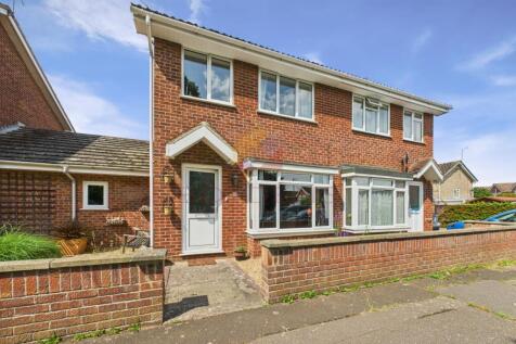 3 bedroom semi-detached house for sale