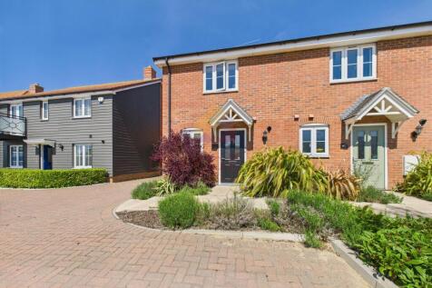 Skippers Way, Walton On The Naze CO14 2 bed terraced house for sale