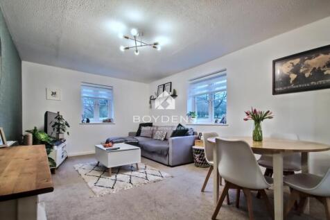 Kings Meadow Court, Coggeshall Road... 1 bed flat for sale
