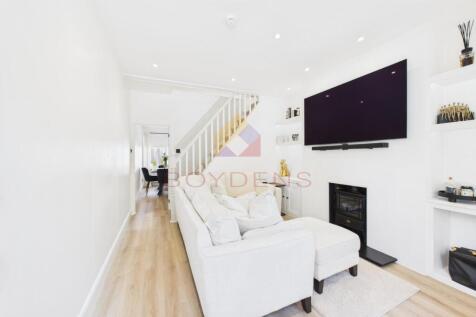 Station Road, Kelvedon CO5 2 bed terraced house for sale