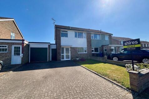 Wellington Close, West Row IP28 3 bed semi