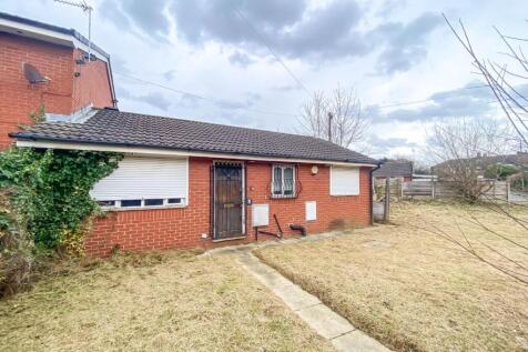 Kingsley Avenue, Heaton Norris... 2 bed bungalow for sale