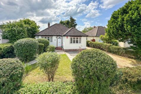 Wraysbury, Berkshire 3 bed detached bungalow for sale