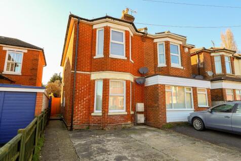 AUCTION!!! Shirley Park Road... 2 bed ground floor maisonette for sale
