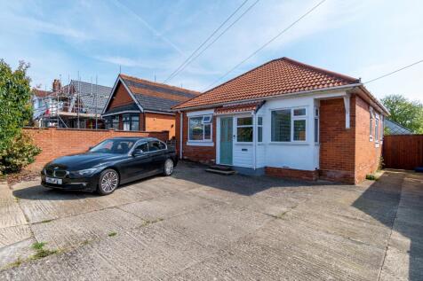 Crabwood Road, Maybush, Southampton 3 bed detached bungalow for sale
