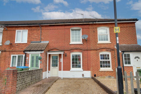 SHOLING! NO FORWARD CHAIN! IMPRESSIVE... 2 bed terraced house for sale