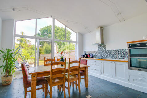 BITTERNE PARK! TWO ENSUITES! WOW... 4 bed detached house for sale