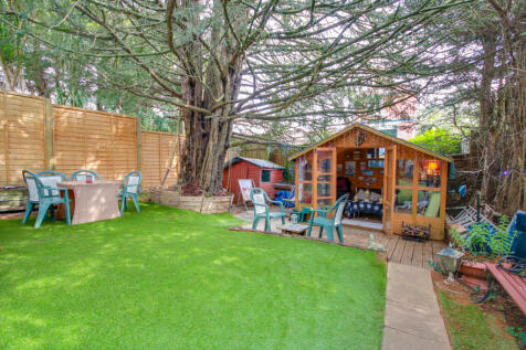 BITTERNE PARK! SWIMMING POOL! FRESHLY... 3 bed detached house for sale