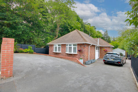 BITTERNE! SPECTACULAR GARDEN!... 2 bed detached bungalow for sale