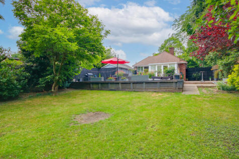 BITTERNE! SPECTACULAR GARDEN!... 2 bed detached bungalow for sale