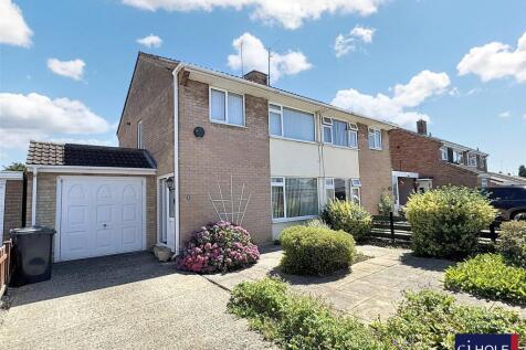 Barrington Drive, Hucclecote, GL3 3 bed semi