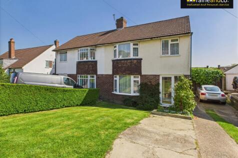 Mandeville Road, Potters Bar 3 bed semi