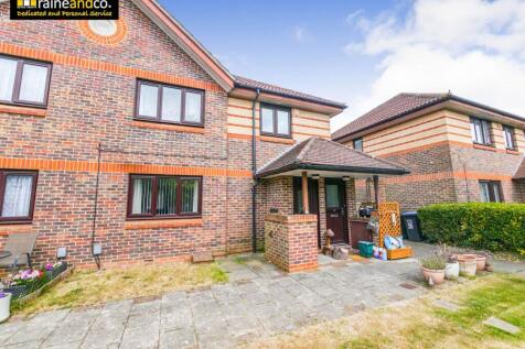 Woodpecker Close, Hatfield 1 bed maisonette for sale