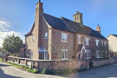 5 bedroom semi-detached house for sale
