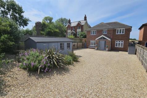 Main Road, Barnstone 4 bed detached house for sale