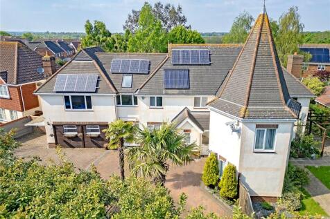 Broadoaks Crescent, Braintree, CM7 8 bed detached house for sale