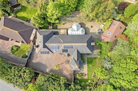 Broadoaks Crescent, Braintree, CM7 8 bed detached house for sale