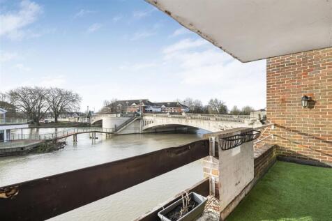 Riverside Court, Caversham, Reading 2 bed apartment for sale