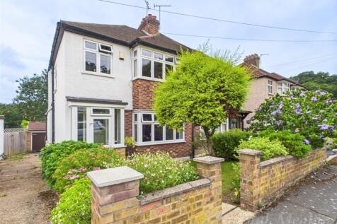3 bedroom semi-detached house for sale