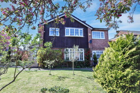 4 bedroom detached house for sale