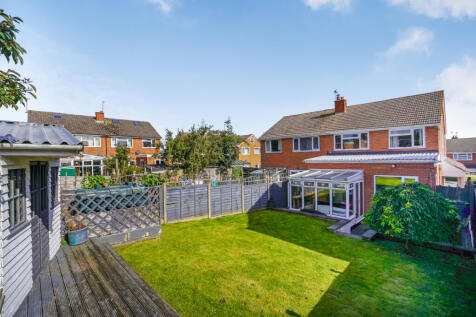 14 Ronhill Crescent, Cleobury... 3 bed semi