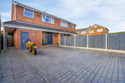 14 Ronhill Crescent, Cleobury... 3 bed semi
