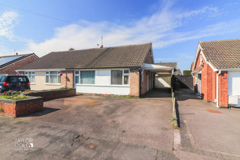 4 bedroom semi-detached bungalow for sale
