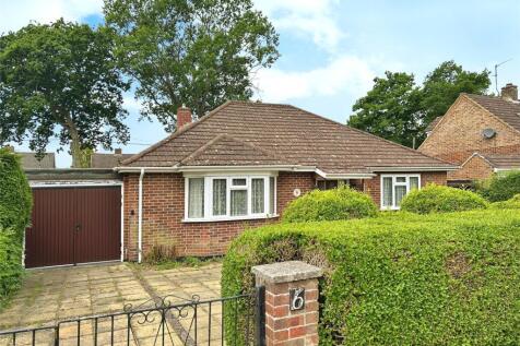 Woodlands Avenue, Burghfield Common... 3 bed bungalow for sale
