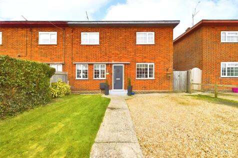 The Close, Burghfield Common... 3 bed semi