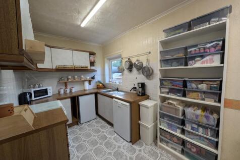 5 bedroom semi-detached house for sale