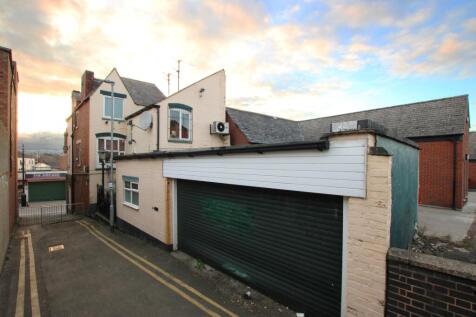 High Street, Rushden, NN10 3 bed triplex for sale