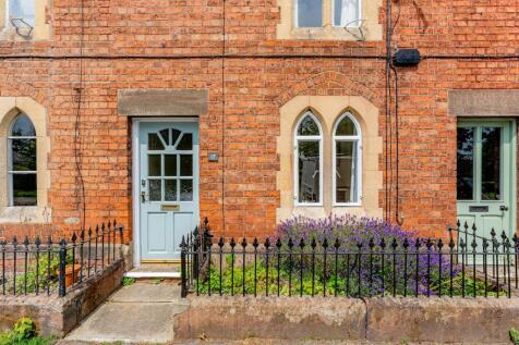 Tarporley, Cheshire 2 bed terraced house for sale