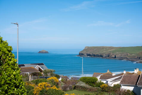 Badgers Cliff 4 bed detached house for sale