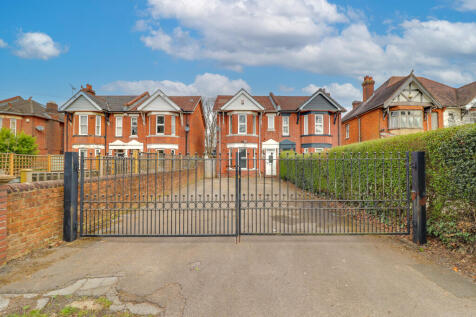4 bedroom semi-detached house for sale
