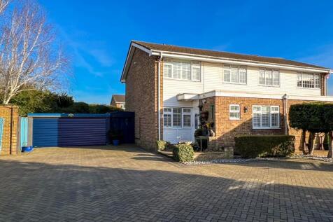 4 bedroom semi-detached house for sale