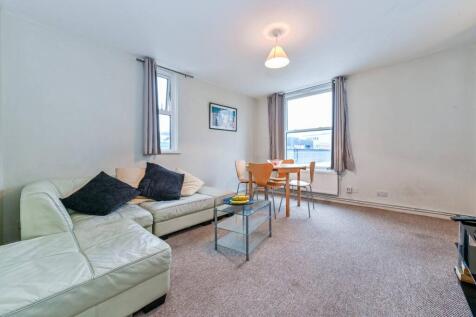 Clifton Terrace, Finsbury Park... 2 bed flat for sale