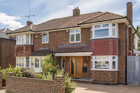 Hanworth Road, Hampton TW12 4 bed semi