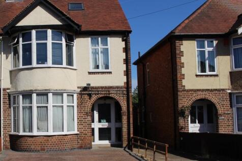 5 bedroom semi-detached house for sale