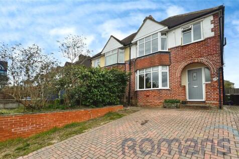 Lower Farnham Road, Aldershot, Hampshire 4 bed semi