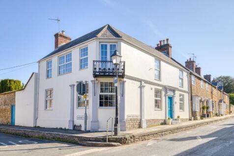Upper High Street, Castle Cary... 4 bed townhouse for sale