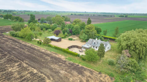 Prior Fen, Ely CB7 5 bed chalet for sale