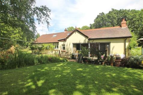 Lucas Green, Woking GU24 4 bed detached house for sale