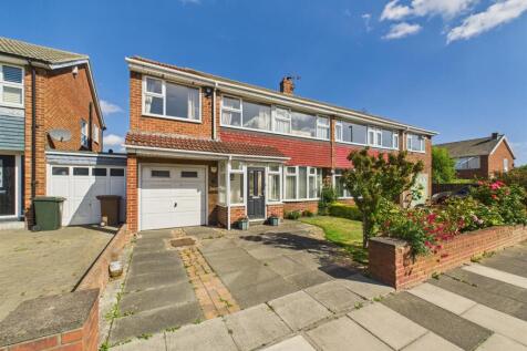 Farringdon Road, Cullercoats 4 bed semi