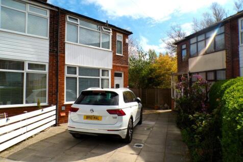 3 bedroom town house for sale