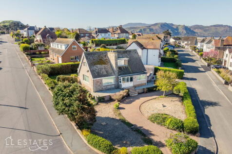 4 bedroom detached bungalow for sale