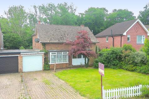 Hillcrest Close, Scaynes Hill, RH17 4 bed link detached house for sale