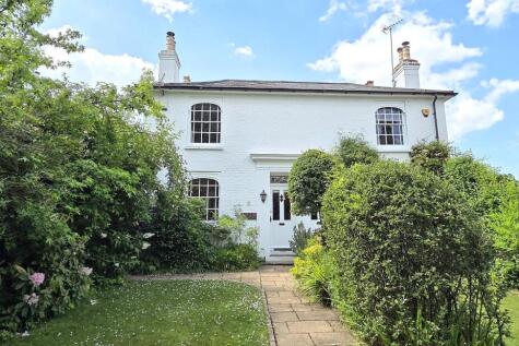 High Street, Lindfield, RH16 3 bed semi